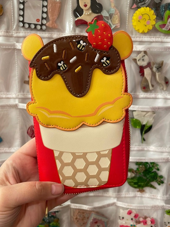 Loungefly Exclusive - Winnie the Pooh Ice Cream Zip Around Wallet - Picture 6 of 9